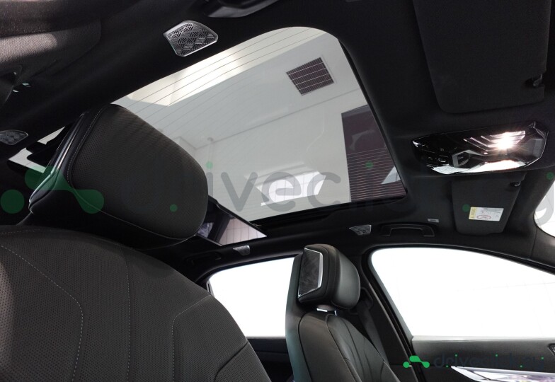 BMW i7 White