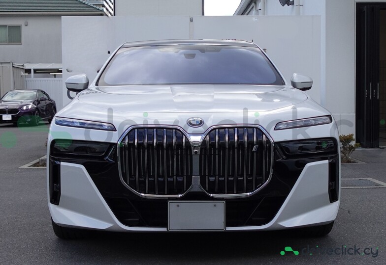 BMW i7 White