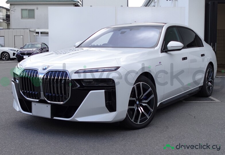 BMW i7 White