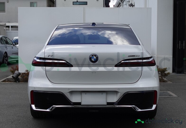 BMW i7 White