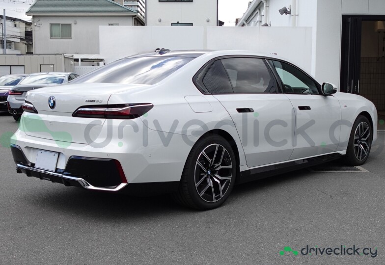 BMW i7 White