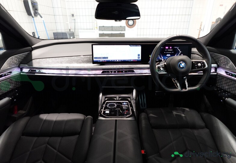 BMW i7 White