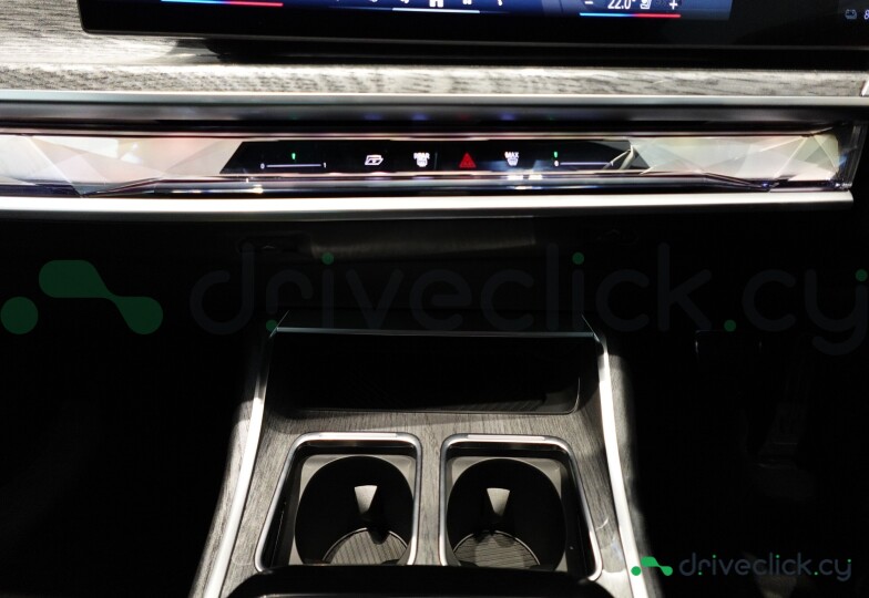 BMW i7 White