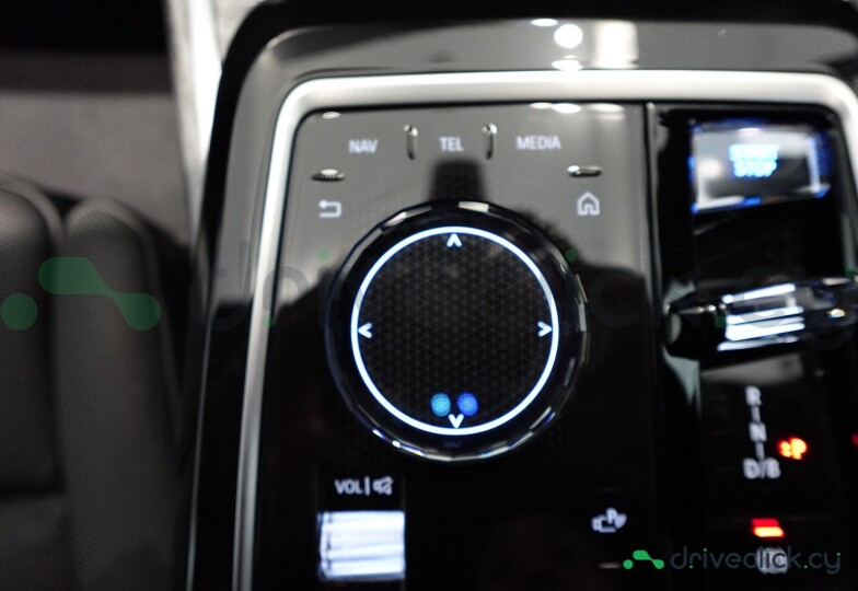 BMW i7 White
