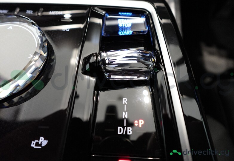 BMW i7 White