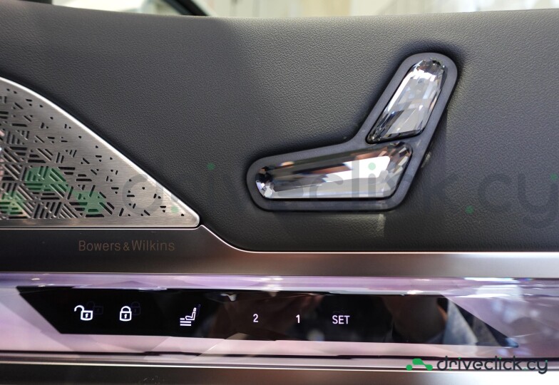 BMW i7 White