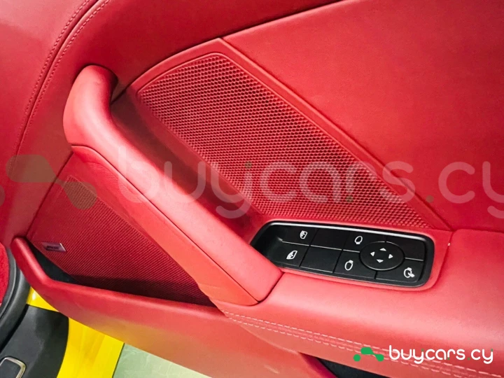 Porsche 911 Желтый