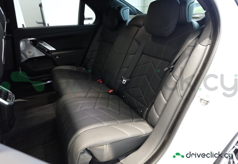 BMW i7 White
