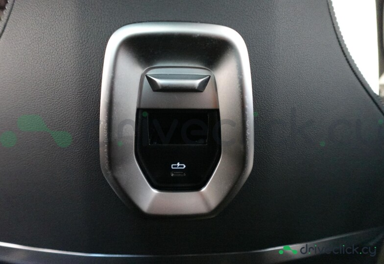 BMW i7 White