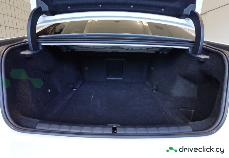 BMW i7 White