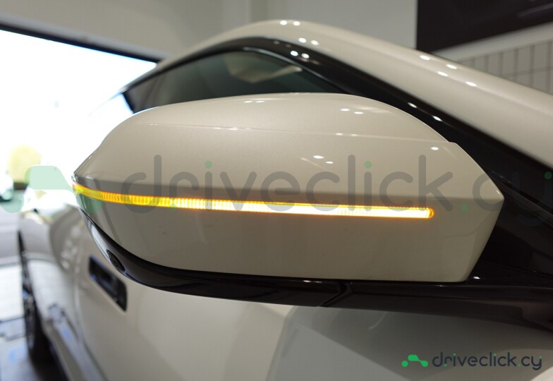 BMW i7 White