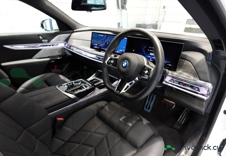 BMW i7 White
