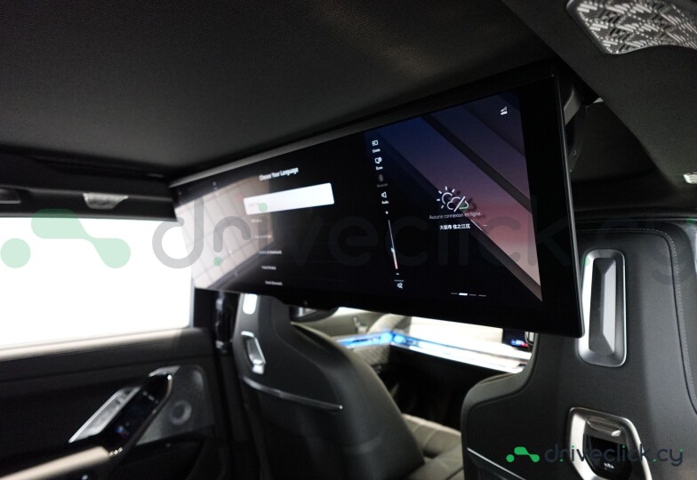 BMW i7 White