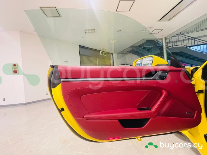 Porsche 911 Желтый