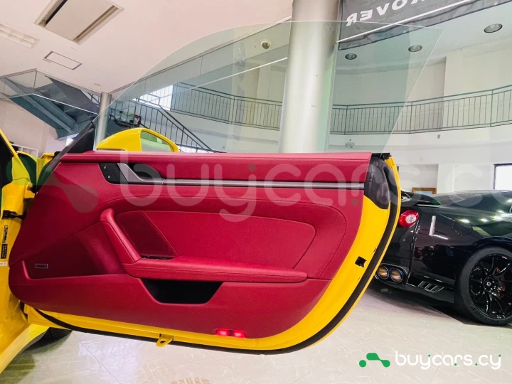 Porsche 911 Желтый