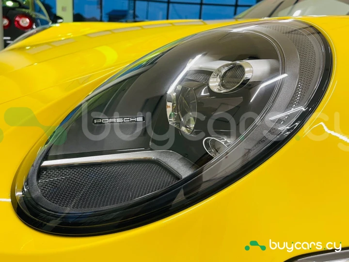 Porsche 911 Желтый