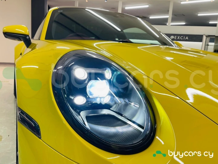 Porsche 911 Желтый