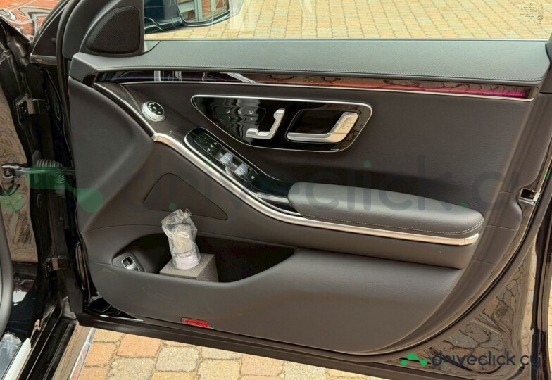 Mercedes S-class Black