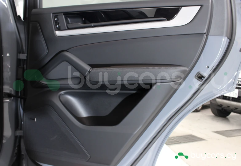 Porsche Cayenne Синий