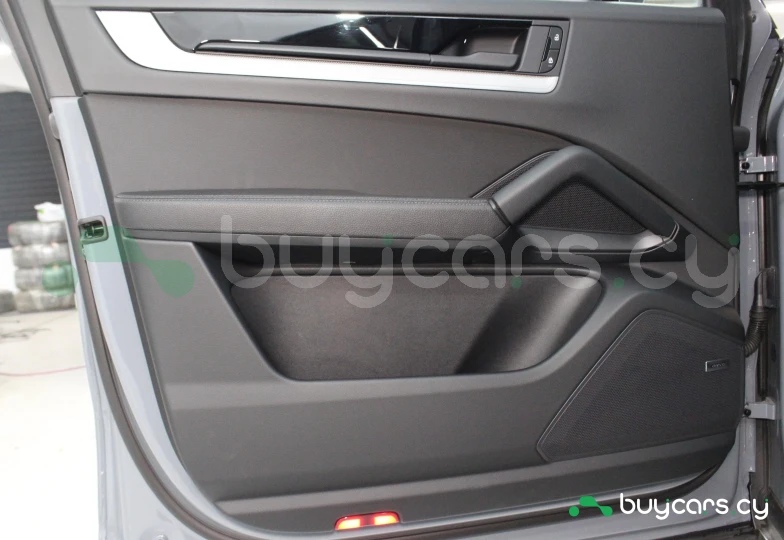 Porsche Cayenne Синий