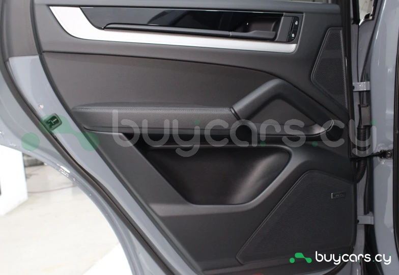 Porsche Cayenne Синий