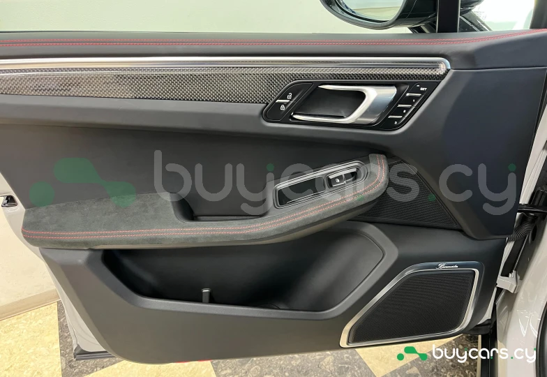 Porsche Macan Белый