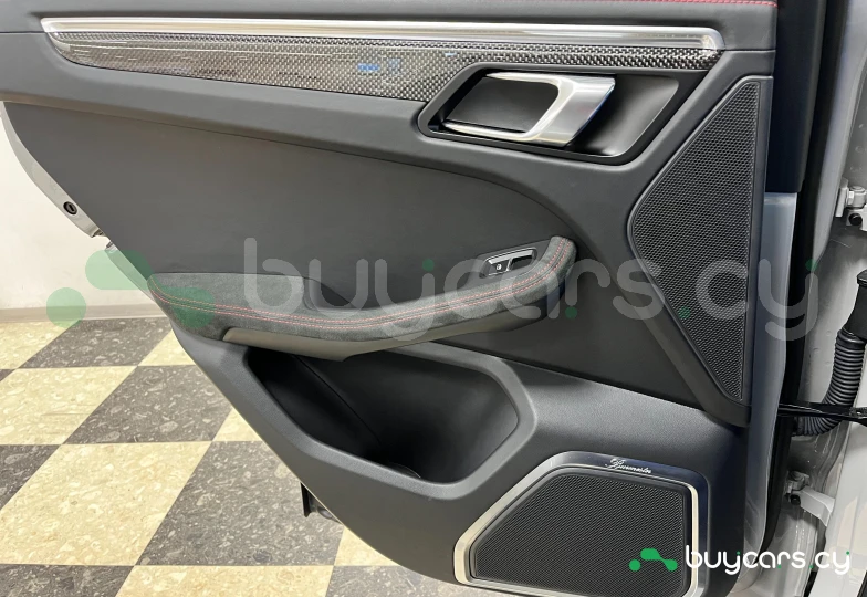 Porsche Macan Белый