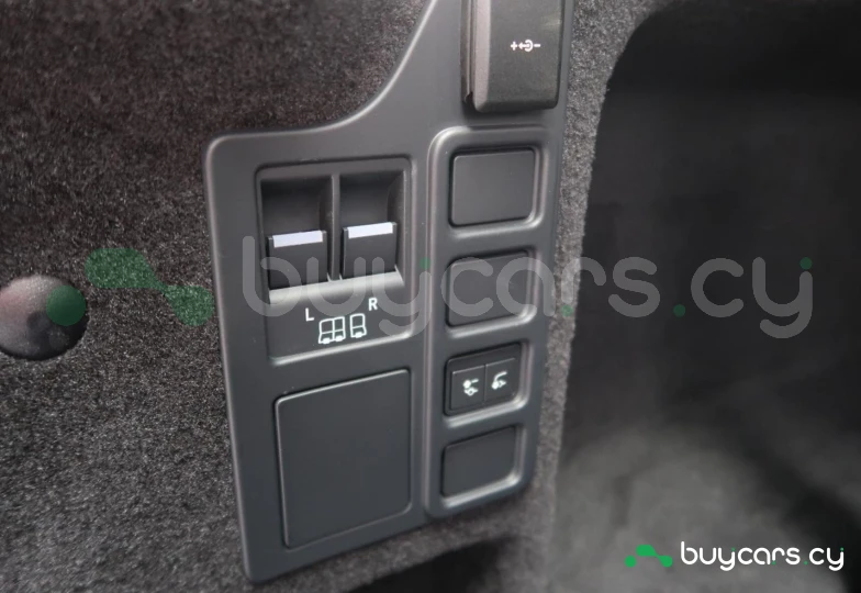 Land Rover Discovery Серый