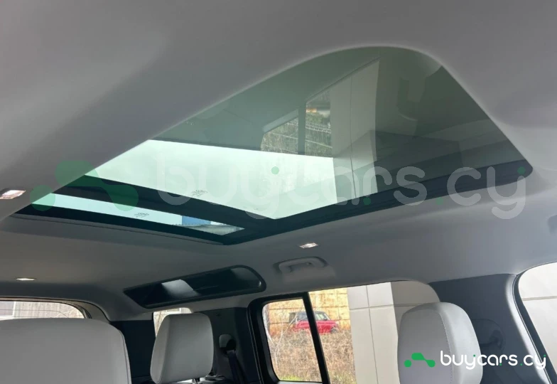 Land Rover Defender Black