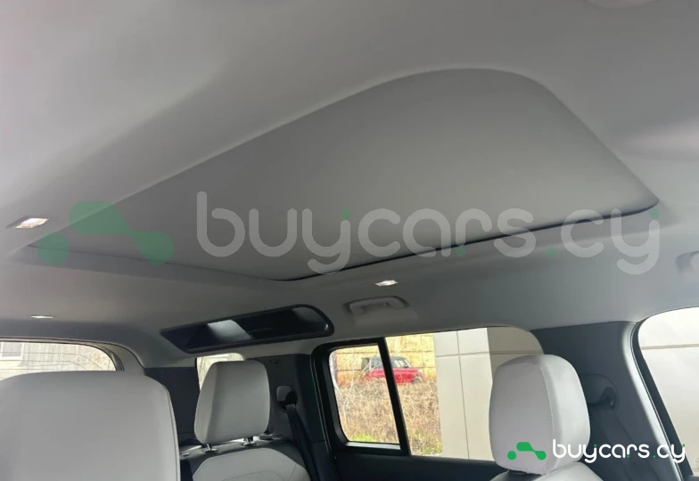 Land Rover Defender Black