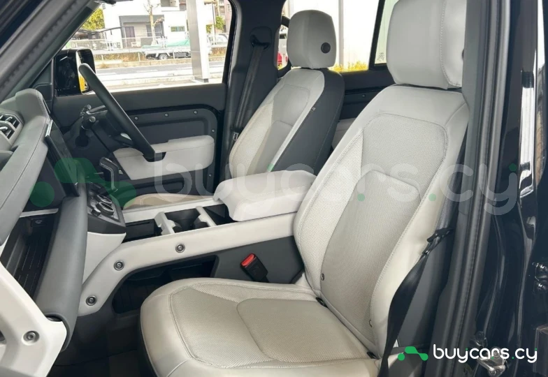 Land Rover Defender Black