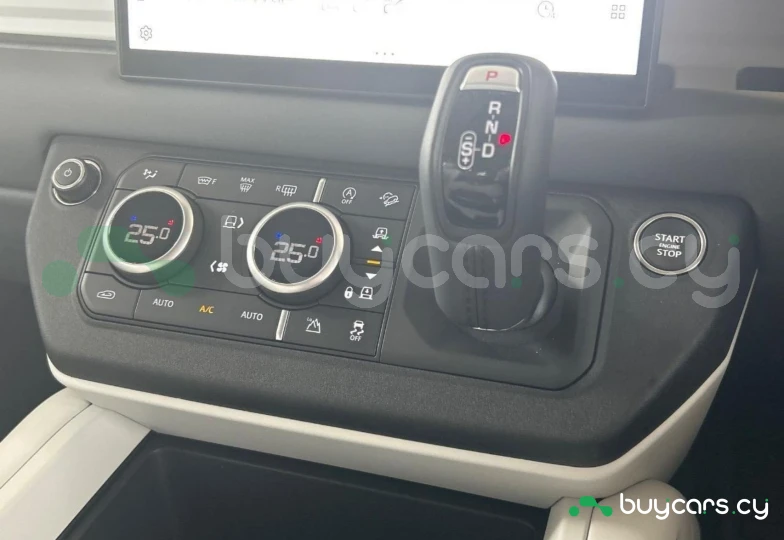 Land Rover Defender Black