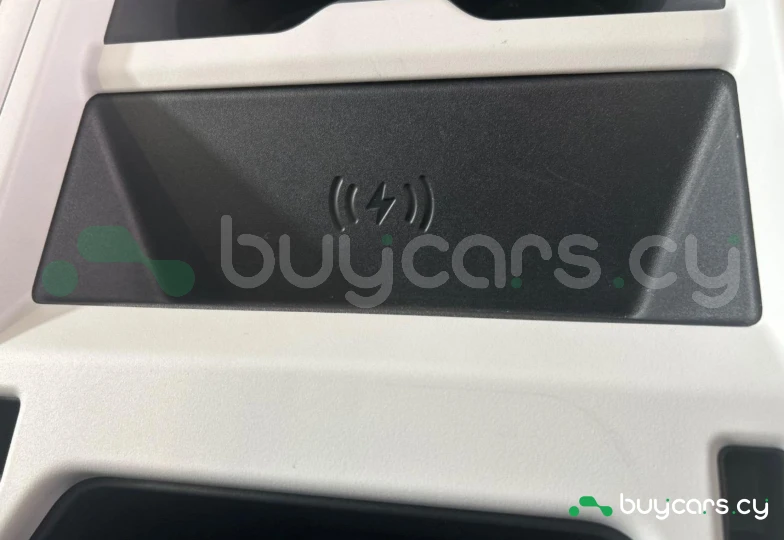 Land Rover Defender Black