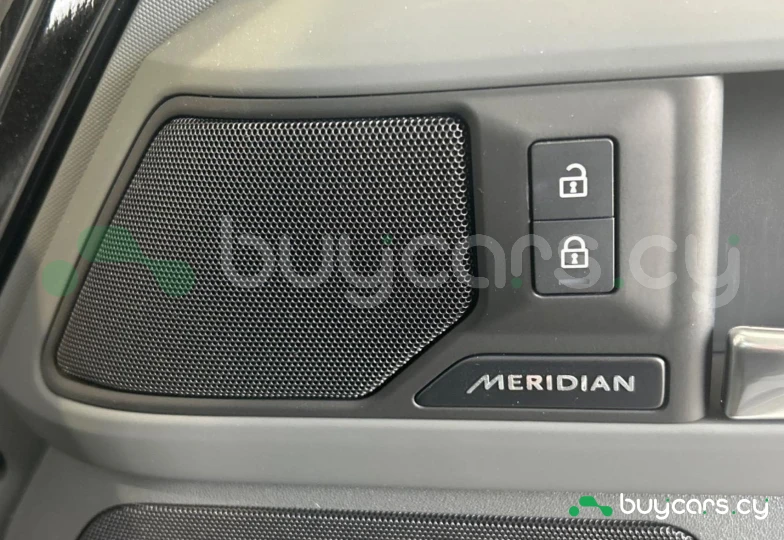 Land Rover Defender Black