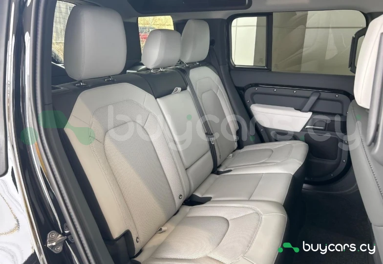 Land Rover Defender Black