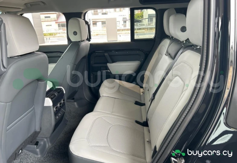 Land Rover Defender Black