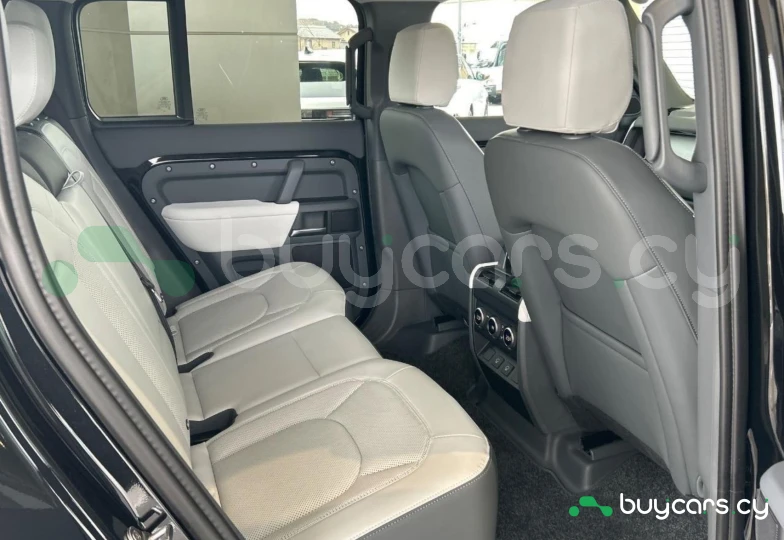 Land Rover Defender Black