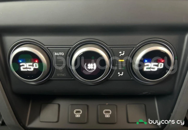 Land Rover Defender Black