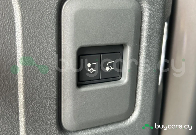 Land Rover Defender Black