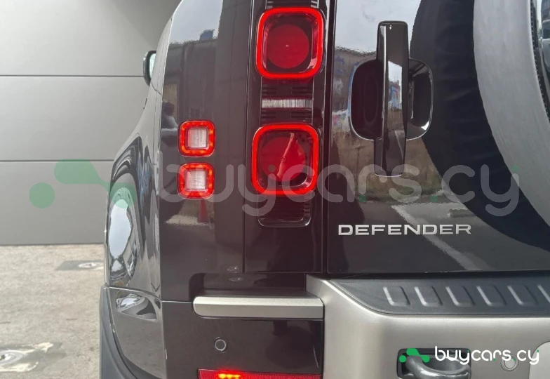 Land Rover Defender Black