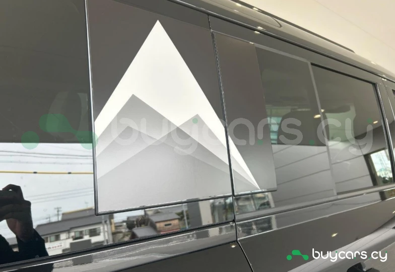 Land Rover Defender Black