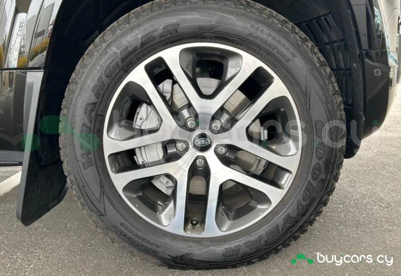 Land Rover Defender Black