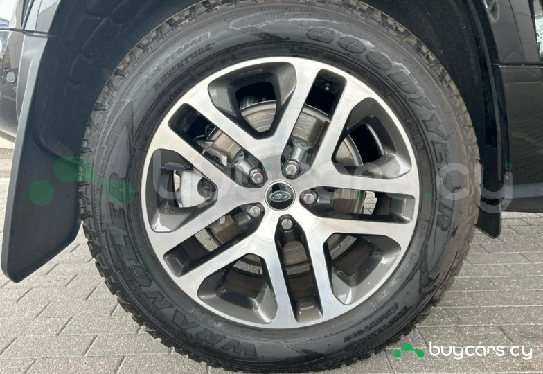 Land Rover Defender Black