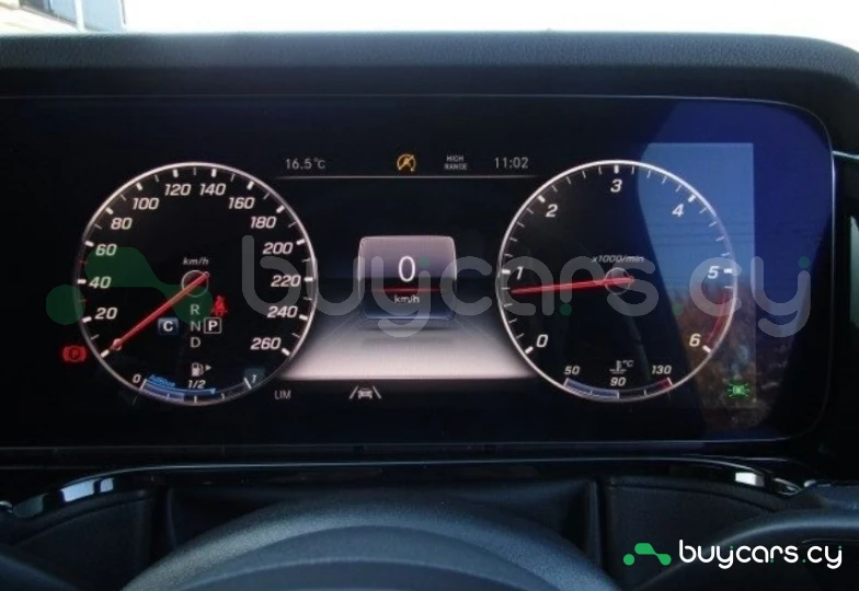 Mercedes G-class Белый