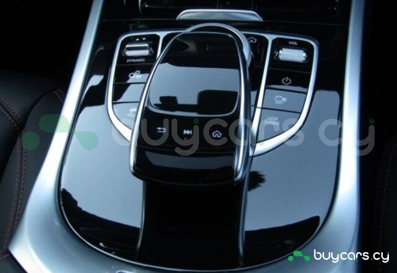 Mercedes G-class Белый