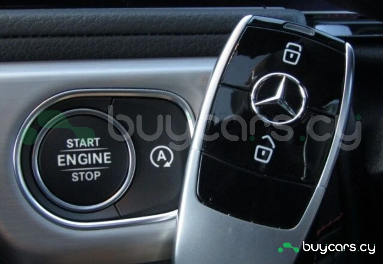 Mercedes G-class Белый