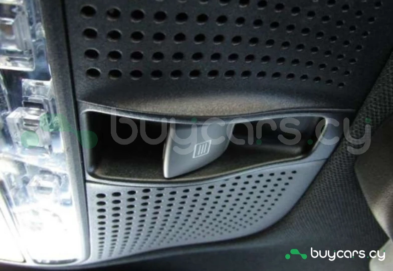 Mercedes G-class Белый