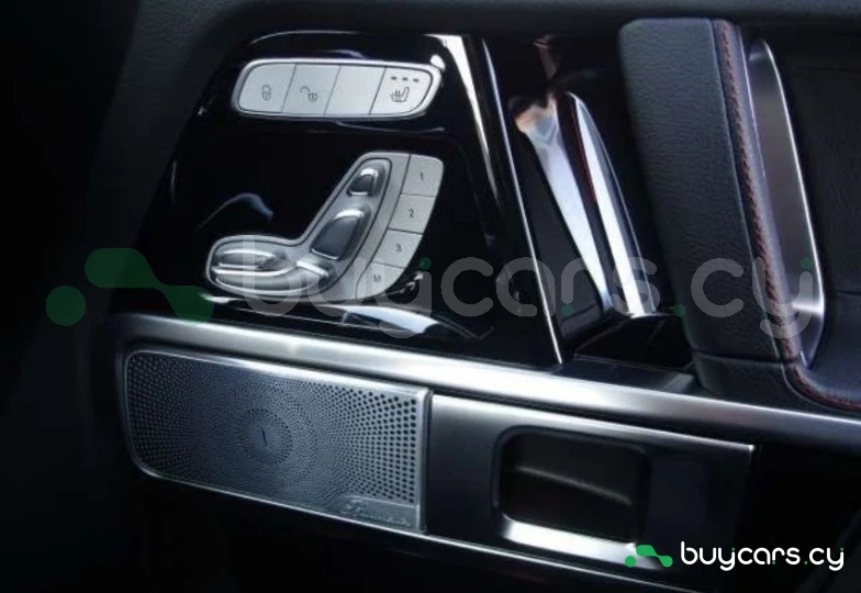 Mercedes G-class Белый