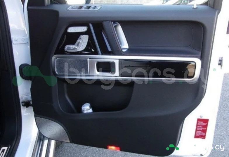 Mercedes G-class Белый