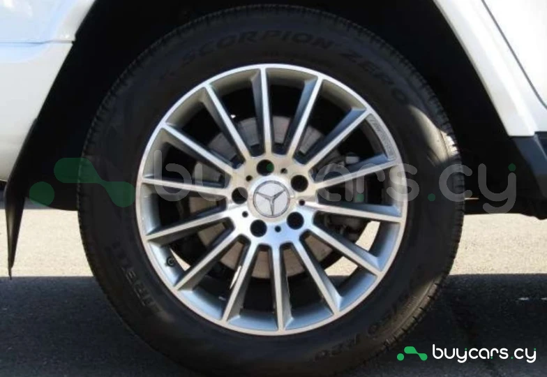 Mercedes G-class Белый